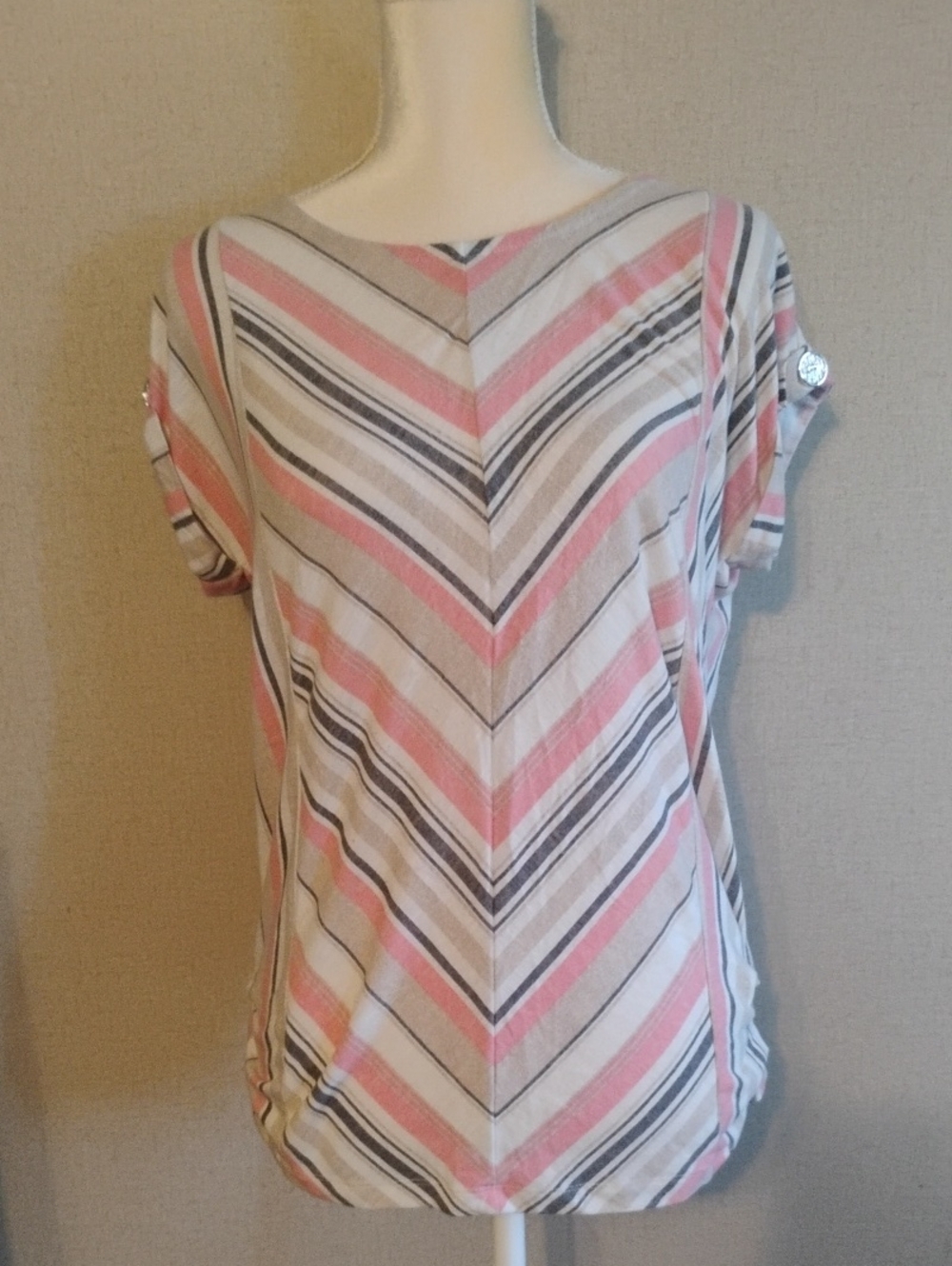 5/$20 Vintage Rose Med Chevron Stripe Short Sleeve Tee in Pink, Cream & Gray